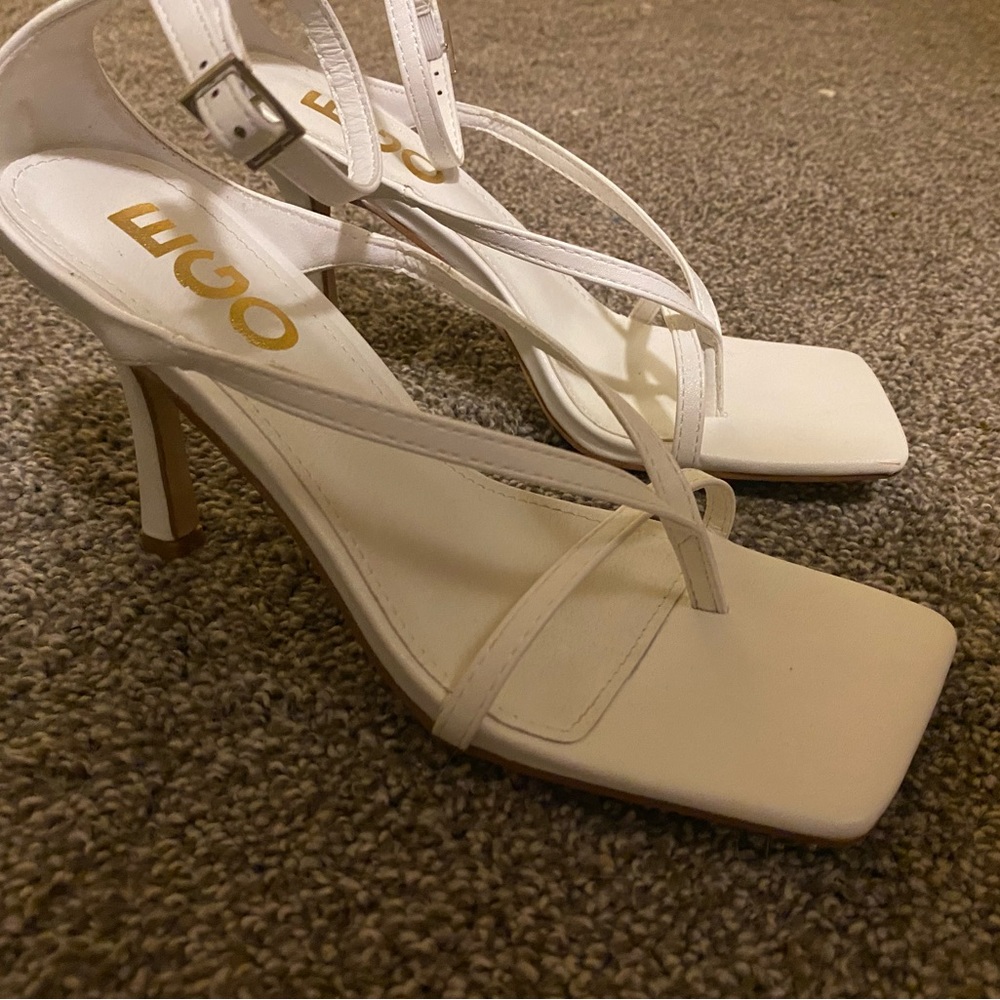 White heels - Picture 2 of 4